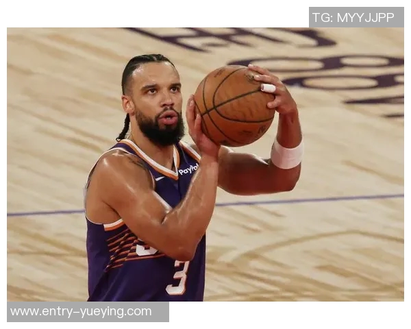 布克谈狄龙关键时刻表现称球队希望他持续带来积极能量